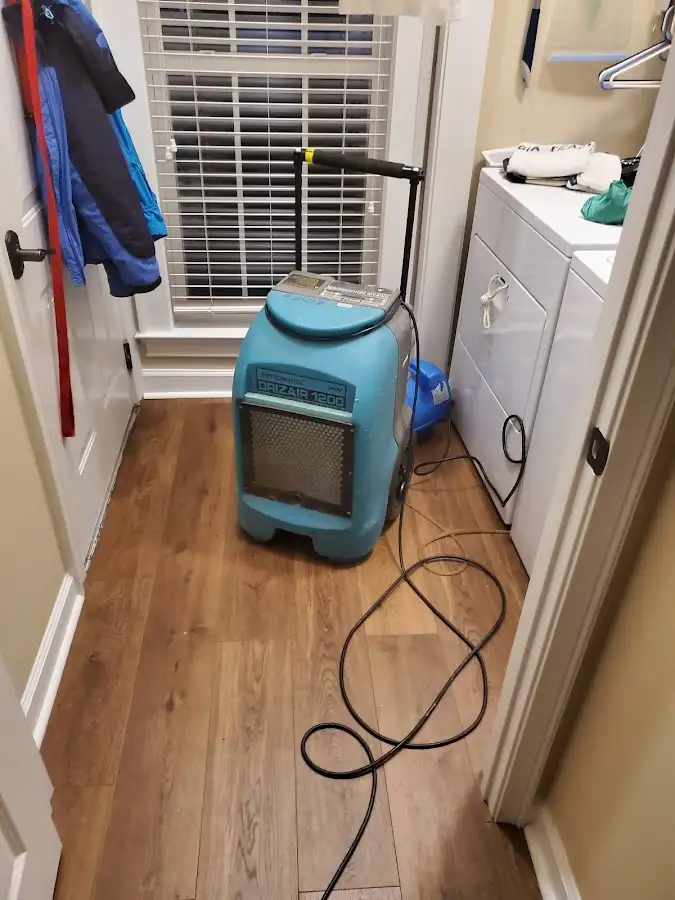 Commercial dehumidifier deployed for Crawl Space Restoration in Belleview